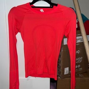 Lululemon swiftly RACE LENGTH in color: FLARE! SEND OFFERS